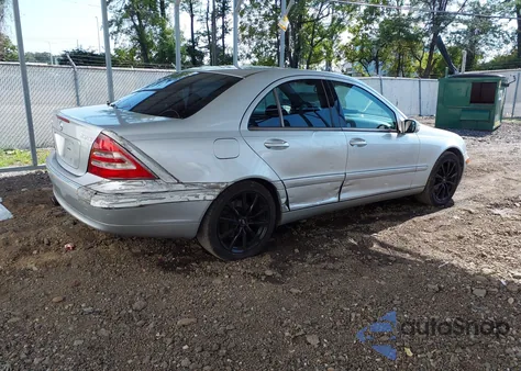 2004 Mercedes-Benz C 240 4Matic z USA, uszkodzony, nr VIN WDBRF81J54F546239